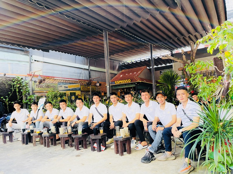 Đội ngũ Q8 Store Việt Nam tại xưởng